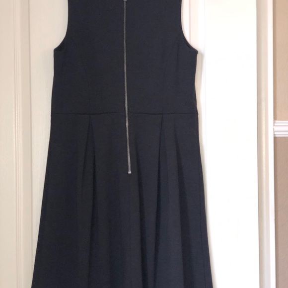 Sleeveless dress - Picture 4 of 5